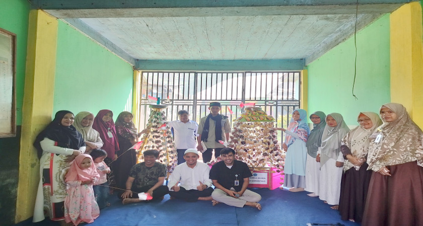 Semarak Maulid Nabi: Jajaran Guru dan Peserta Didik MTs Darul Mubin Kota Laksanakan Projek Pelajar Pancasila “Kearifan Lokal-Dikili”