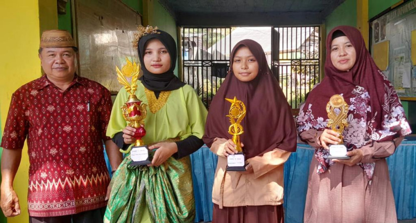 Penerimaan Raport Peserta Didik Kelas VII dan VIII MTs Darul Mubin Kota Gorontalo